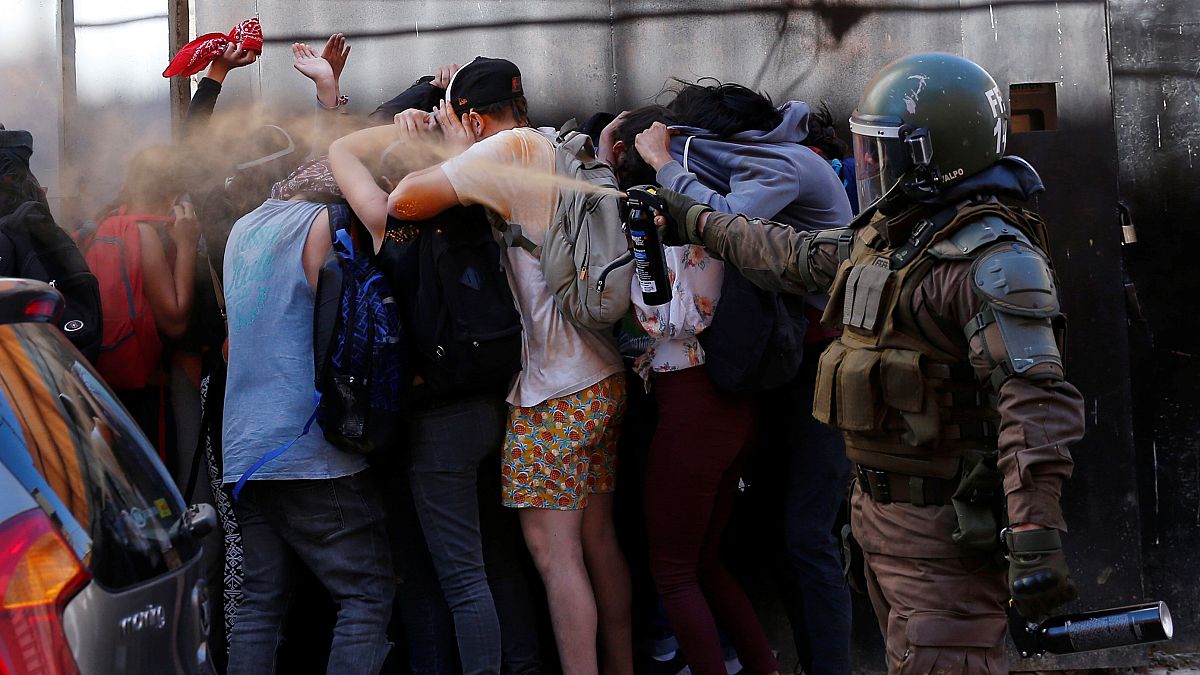 Правозащитники обвиняет полицию Чили