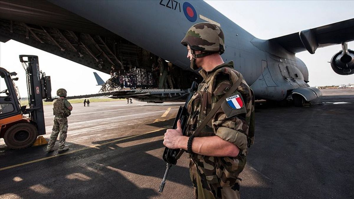 Fransa niçin Mali'de savaşıyor?: 'Sömürge ruhu' ve militanlarla mücadele