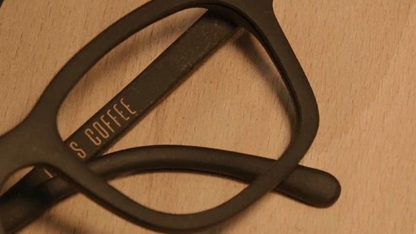 L'ambiente ringrazia: arrivano gli occhiali da sole biodegradabili "al caffè" L'ambiente ringrazia: arrivano gli occhiali da sole biodegradabili "al caffè"