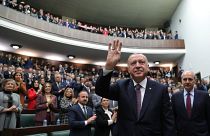 الرئيس التركي رجب طيّب إردوغان خلال لقائه لمشرعين من حزب العدالة والتنمية في أنقرة