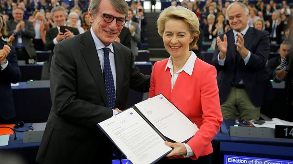 Eurodeputados aprovam Comissão Europeia e deixam avisos Eurodeputados aprovam Comissão Europeia e deixam avisos