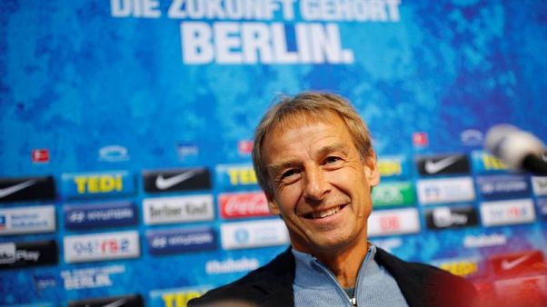 Presentazione ufficiale all'Herta Berlino per Klinsmann. La frase in tedesco significa: "Il futuro appartiene a Berlino". Presentazione ufficiale all'Herta Berlino per Klinsmann. La frase in tedesco significa: "Il futuro appartiene a Berlino".
