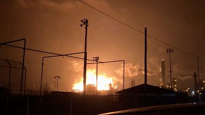 شاهد: انفجار ضخم في مصنع للمواد البتروكيميائية بولاية تكساس الأميركية