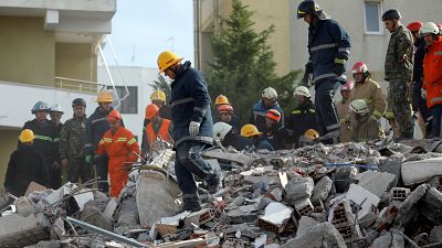 L'Albanie en deuil recherche des survivants après le séisme