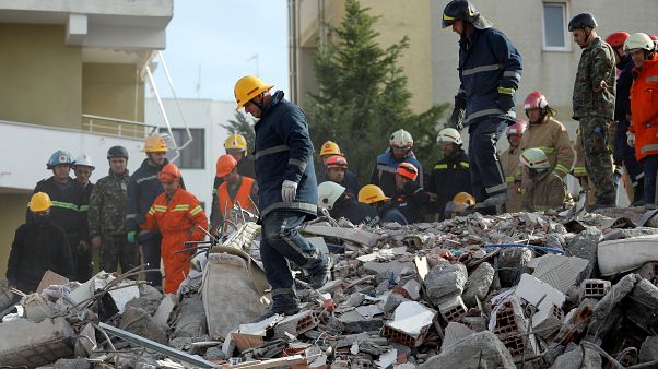 Σεισμός στην Αλβανία: Βρέθηκε ζωντανός κάτω από τα ερείπια 21 ώρες μετά Σεισμός στην Αλβανία: Βρέθηκε ζωντανός κάτω από τα ερείπια 21 ώρες μετά
