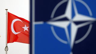 NATO Genel Merkezi ve Türkiye bayrağı
