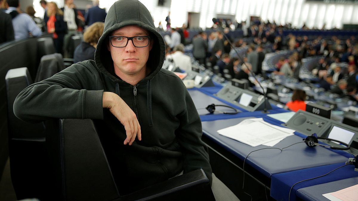 Nico Semsrott gegen unnötiges Pendeln von Brüssel nach Straßburg