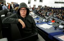 "Basta Strasburgo", la provocazione del comico europarlamentare Nico Semsrott