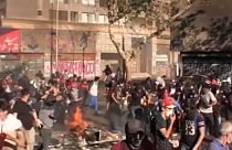 Gyilkos harc a tüntetők és a rendőrök között Chilében