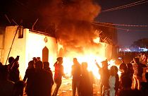 معترضان عراقی کنسولگری ایران در نجف را آتش زدند