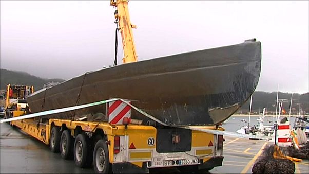 Extraen tres toneladas de cocaína del narcosubmarino apresado en Galicia Extraen tres toneladas de cocaína del narcosubmarino apresado en Galicia