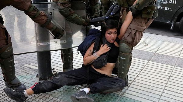 هشدار نمایندگان شیلی به غارت و خشونت در کشور؛ دموکراسی ۳۰ ساله در خطر است هشدار نمایندگان شیلی به غارت و خشونت در کشور؛ دموکراسی ۳۰ ساله در خطر است