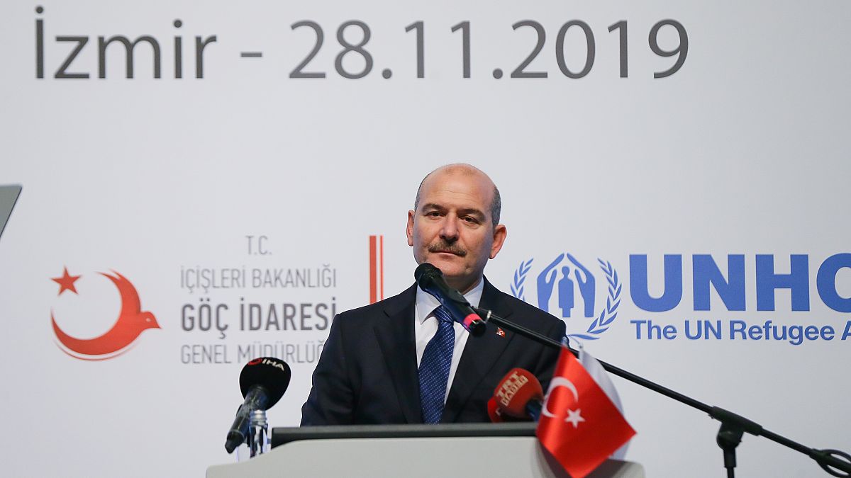 İçişleri Bakanı Süleyman Soylu, İzmir’de düzenlenen “Göç, Güvenlik ve Sosyal Uyum” konulu çalıştaya katılarak konuşma yaptı.