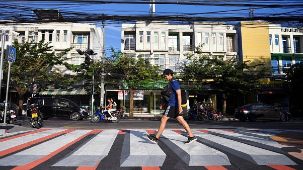 En Thaïlande, des passages piétons "en lévitation" En Thaïlande, des passages piétons "en lévitation"