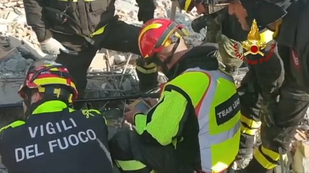 Parola d'ordine in Albania: solidarietà internazionale Parola d'ordine in Albania: solidarietà internazionale