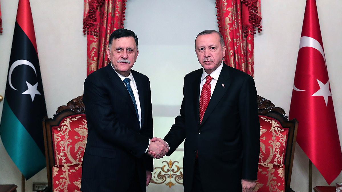 Ο πρόεδρος της Τουρκίας Ταγίπ Ερντογάν και ο “Πρόεδρος του Προεδρικού Συμβουλίου της Λιβύης" Φαγιέζ Αλ Σαράζ 