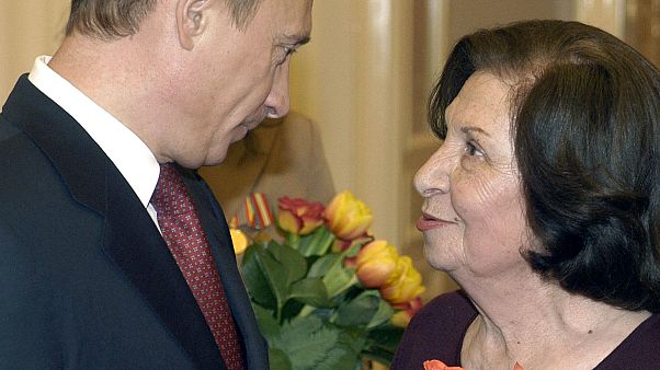 Rusya Devlet Başkanı Putin, Goar Vartanyan'ı Dünya Kadınlar Günü'nde kutlarken Rusya Devlet Başkanı Putin, Goar Vartanyan'ı Dünya Kadınlar Günü'nde kutlarken