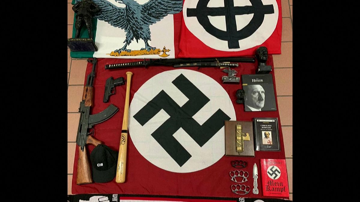 İtalyan polisi yeni bir Nazi partisi kurma hazırlığındaki bir grubu dev operasyonla ortaya çıkardı