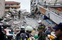 Dramático rescate bajo las ruinas de un hotel en Albania