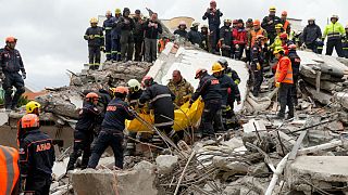  شمار قربانیان زلزله آلبانی با کشف جسد مادری با ۳ فرزندش به ۴۶ نفر رسید