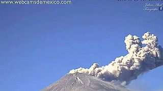 شاهد: ثوران بركان جبل بوبوكاتبتبيل في المكسيك