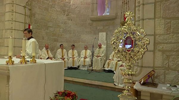 Vaticano restituisce a Betlemme un frammento della Mangiatoia di Gesù Vaticano restituisce a Betlemme un frammento della Mangiatoia di Gesù