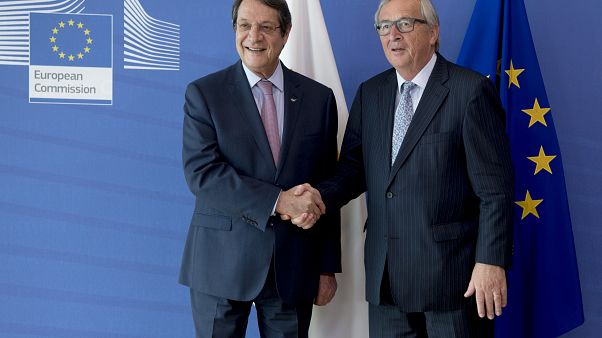 Γιούνκερ: «Ζω με την ελπίδα ότι μπορεί να γίνει η επανένωση της Κύπρου» Γιούνκερ: «Ζω με την ελπίδα ότι μπορεί να γίνει η επανένωση της Κύπρου»