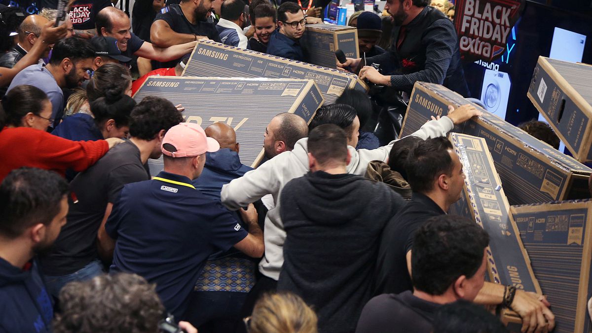 شاهد: مقتطفات من جنون "الجمعة السوداء" في متاجر ساو باولو البرازيلية