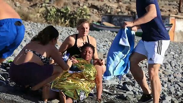 Beim Sonnen von Migranten überrascht Beim Sonnen von Migranten überrascht
