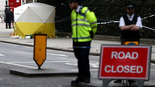 Dois mortos e vários feridos num ataque terrorista em Londres Dois mortos e vários feridos num ataque terrorista em Londres