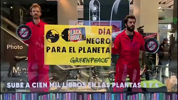 Ambientalistas protestam contra "Black Friday" Ambientalistas protestam contra "Black Friday"