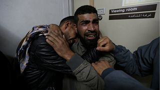 أقارب فهد الأسطل، قطاع غزة- أرشيف رويترز