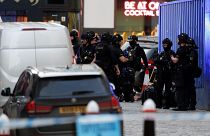 London Bridge'de düzenlenen saldırı sonrası polis müdahale etti