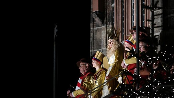 "Christkind" Benigna (17) begeistert Nürnberger "Christkind" Benigna (17) begeistert Nürnberger