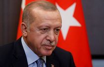 Erdogan a Macron: "Controlla il tuo stato di  morte cerebrale"