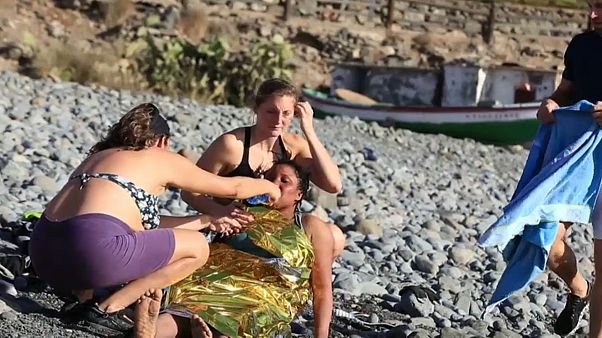 Kanarya Adaları'na ulaşan Afrikalı göçmenler Kanarya Adaları'na ulaşan Afrikalı göçmenler