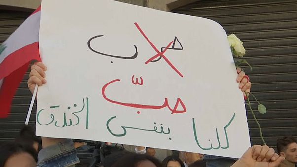 نساء لبنان خرجن مجددا إلى شوارع بيروت رفضا للطائفية والعودة للحرب الأهلية نساء لبنان خرجن مجددا إلى شوارع بيروت رفضا للطائفية والعودة للحرب الأهلية