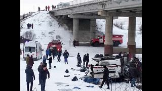 Rusya'da otobüs devrildi: En az 19 ölü