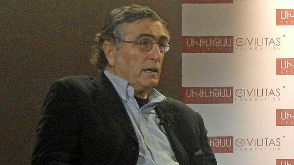 Pasaportuna el konulan gazeteci Hasan Cemal'e yurt dışı yasağı getirildi Pasaportuna el konulan gazeteci Hasan Cemal'e yurt dışı yasağı getirildi