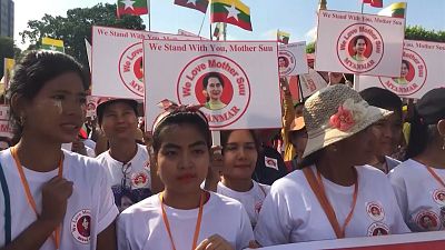 Hundreds rally in Yangon in support of Suu Kyi