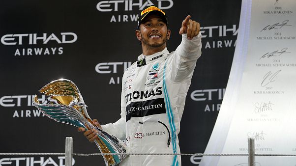 Hamilton krönt sich selbst im 250. Formel-1-Rennen Hamilton krönt sich selbst im 250. Formel-1-Rennen