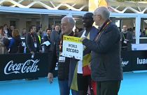 Joshua Cheptegei bate recorde mundial nos 10 mil metros em Valência