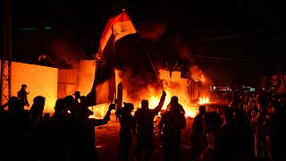 معترضان عراقی بار دیگر کنسولگری ایران در نجف را آتش زدند