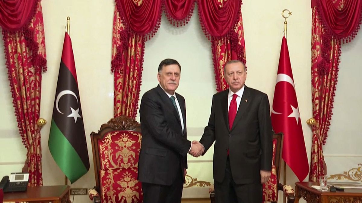 الرئيس التركي رجب طيب إردوغان ورئيس حكومة الوفاق الليبية فايز السراج