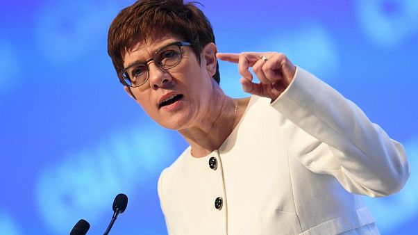 انيغريت كرامب-كارنباور، وزيرة الدفاع الألمانية انيغريت كرامب-كارنباور، وزيرة الدفاع الألمانية