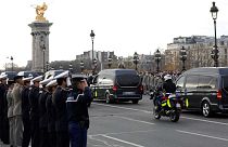 Le convoi funéraire sur le pont Alexandre III à Paris, le 5 décembre 2019