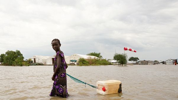 Güney Sudan'da sel felaketi nedeniyle yüz binlerce kişi evlerinden oldu Güney Sudan'da sel felaketi nedeniyle yüz binlerce kişi evlerinden oldu
