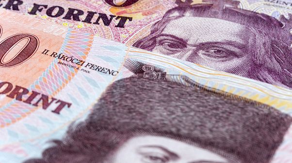 Már hétfő reggel drámaian gyenge volt a forint Már hétfő reggel drámaian gyenge volt a forint