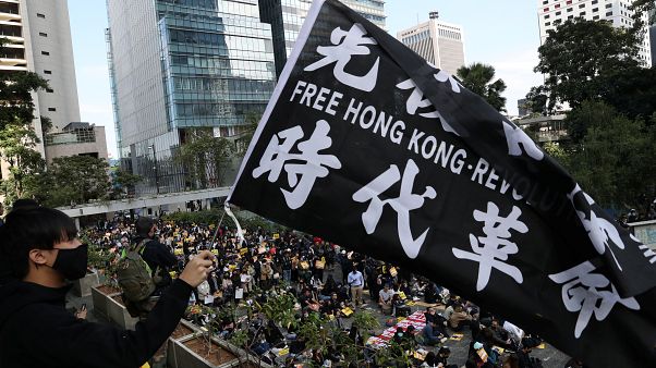 Çin ile Amerika Birleşik Devletleri arasında yaşanan Hong Kong krizi derinleşiyor Çin ile Amerika Birleşik Devletleri arasında yaşanan Hong Kong krizi derinleşiyor