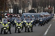 To τελευταίο αντίο στους νεκρούς στρατιώτες στο Παρίσι 
